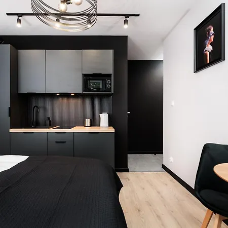 Cosy Corner - Krowoderska - By Upstairs شقة