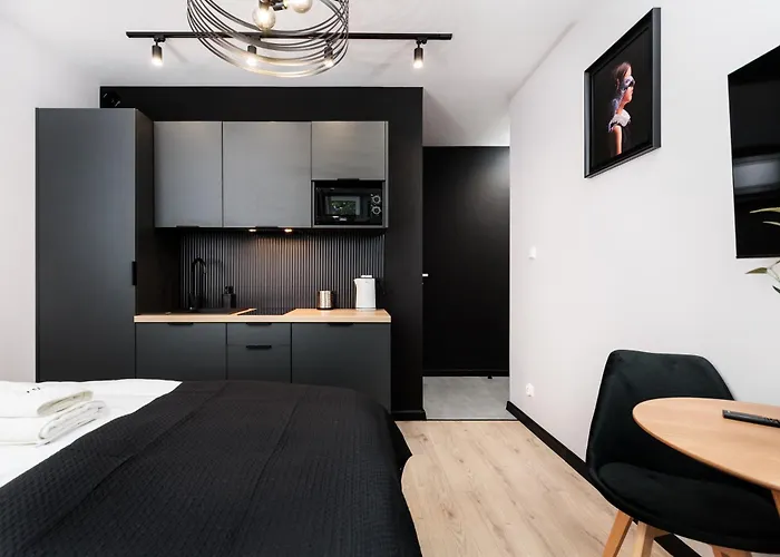 Cosy Corner - Krowoderska - By Upstairs شقة