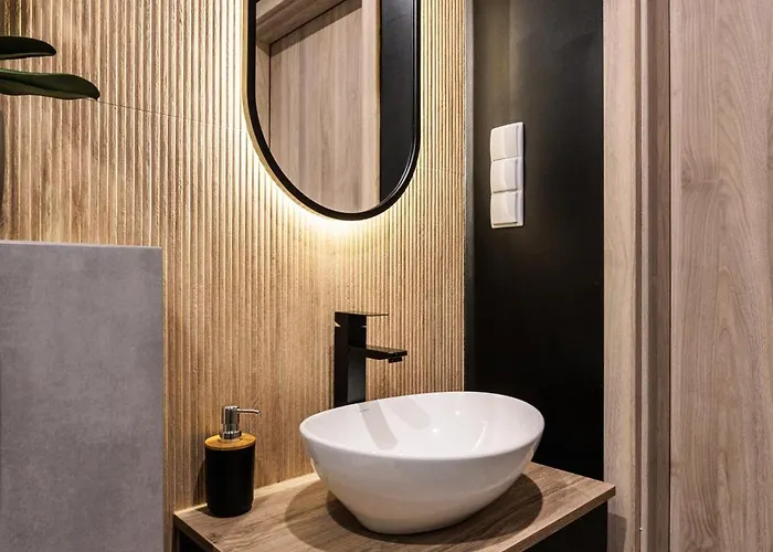 Cosy Corner - Krowoderska - By Upstairs شقة